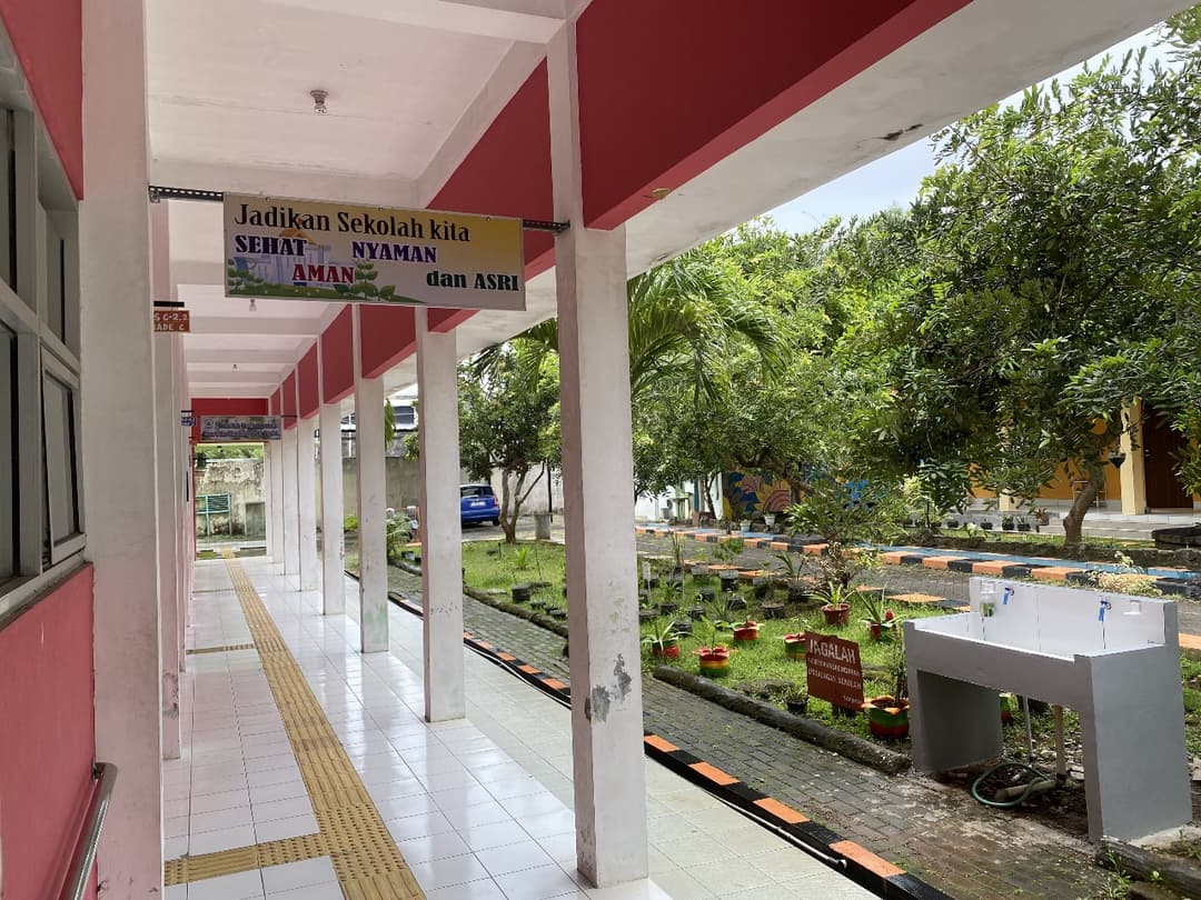 Lorong sekolah